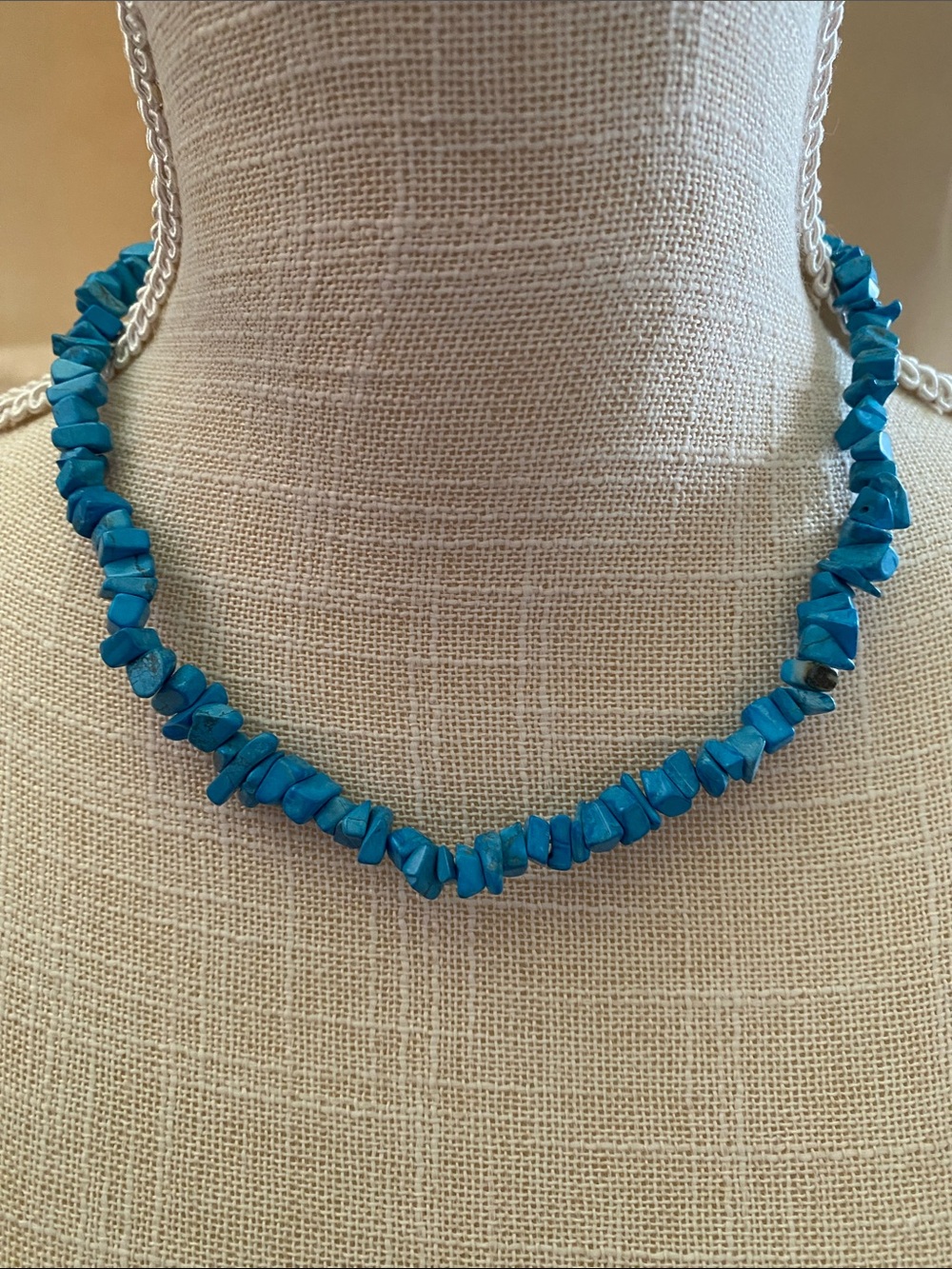 Turquoise Colored Chip Stone Necklace Short Strand